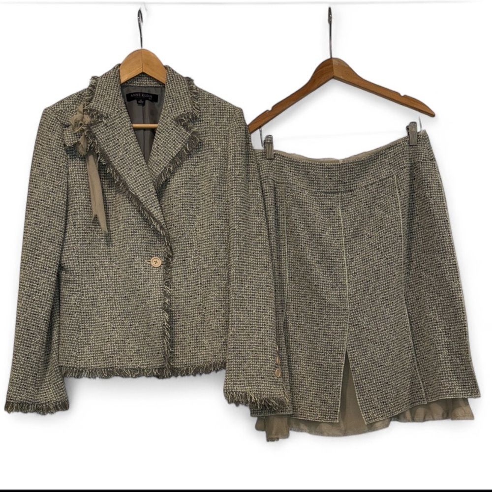 Anne Klein Gray Pebble Multi Color Tweed Suit w/ Frayed Trim Size 10 New w/ Tag